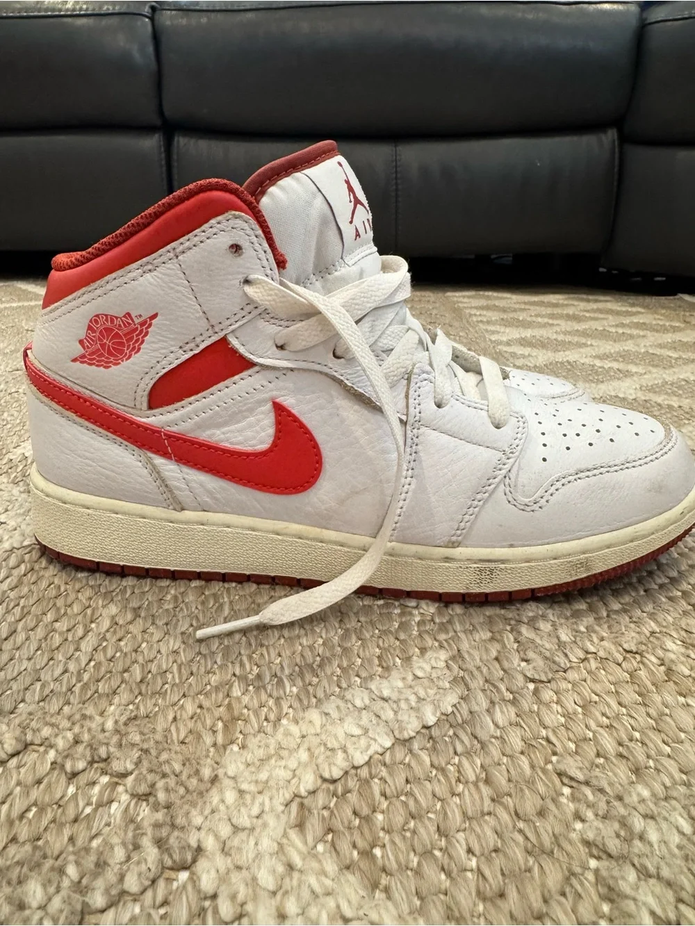 Air Jordan 1 Mid SE GS “White/Dune Red Size 6Y